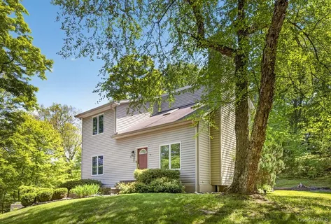 $560,000 | 305 Oak Lane, Newburgh, NY 12550