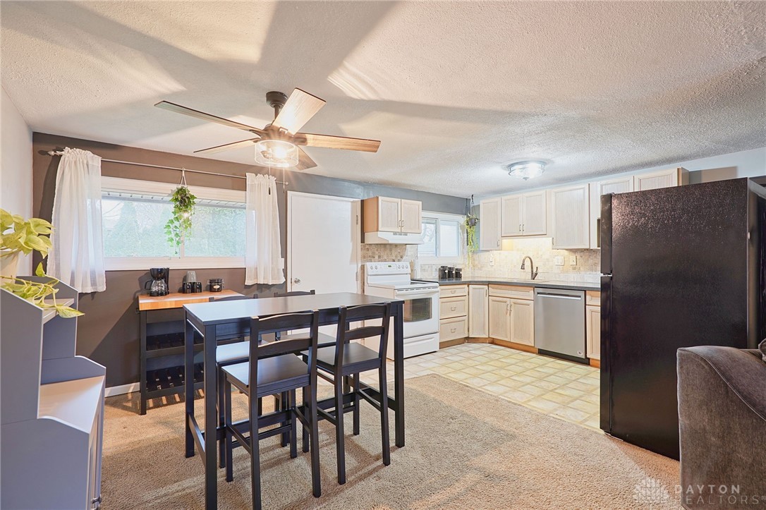 4624 Sunray Road Kettering, OH 45429 - Photo 8 of 37