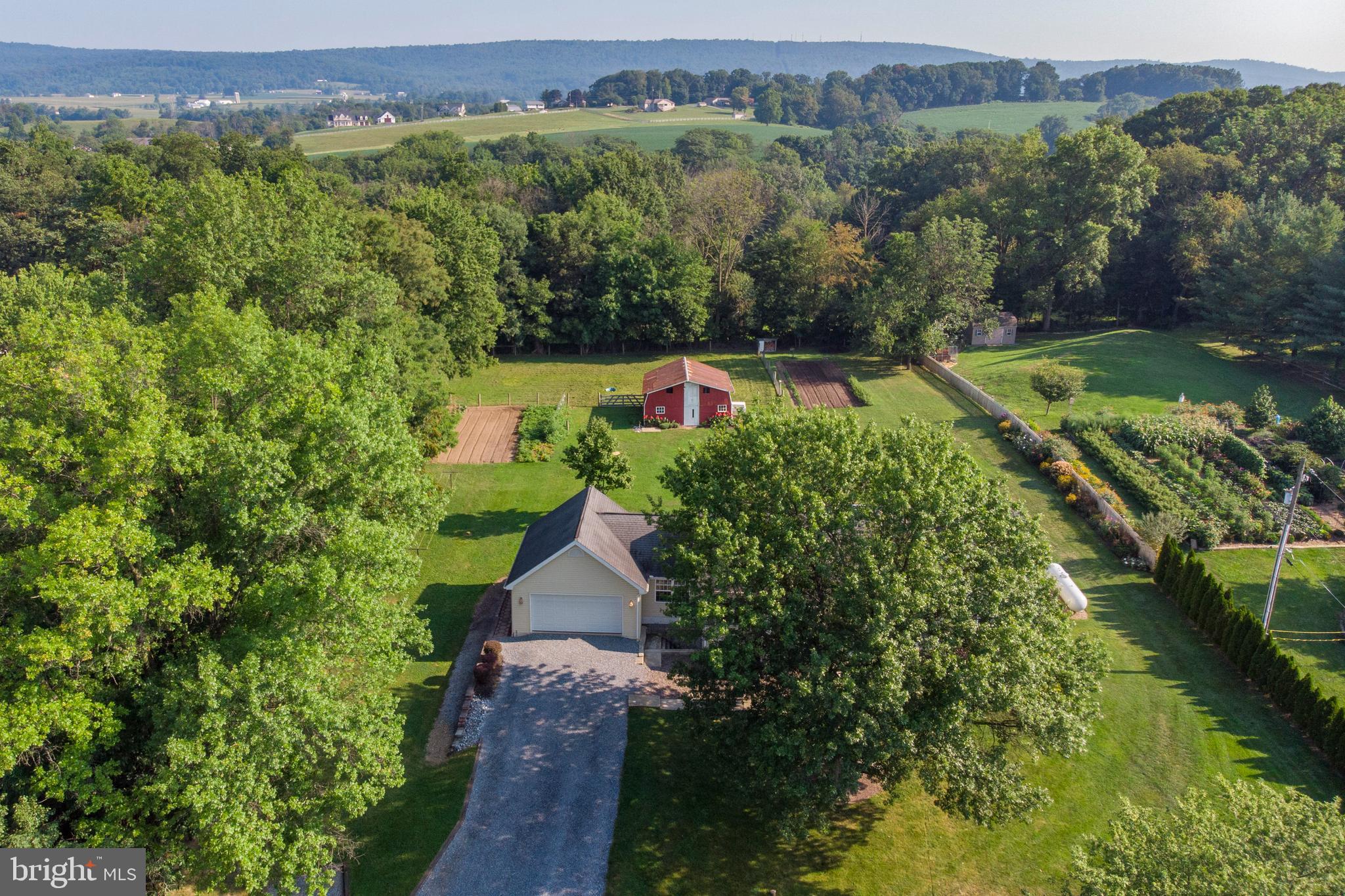 556 East Pleasantview Road Manheim, PA 17545 - Photo 6 of 93