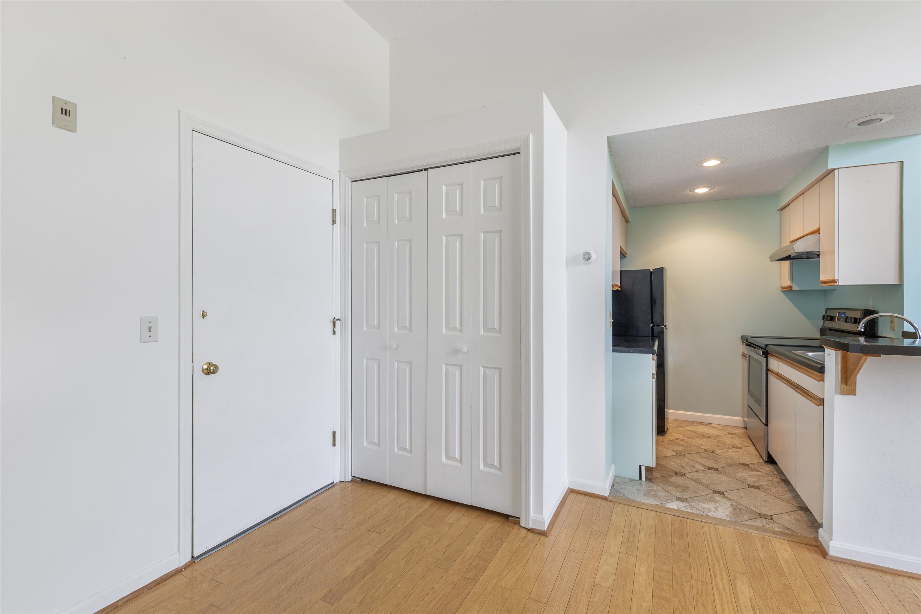 16 Hemlock Ridge Drive, Unit 204 Hartford, VT 05001 - Photo 5 of 19