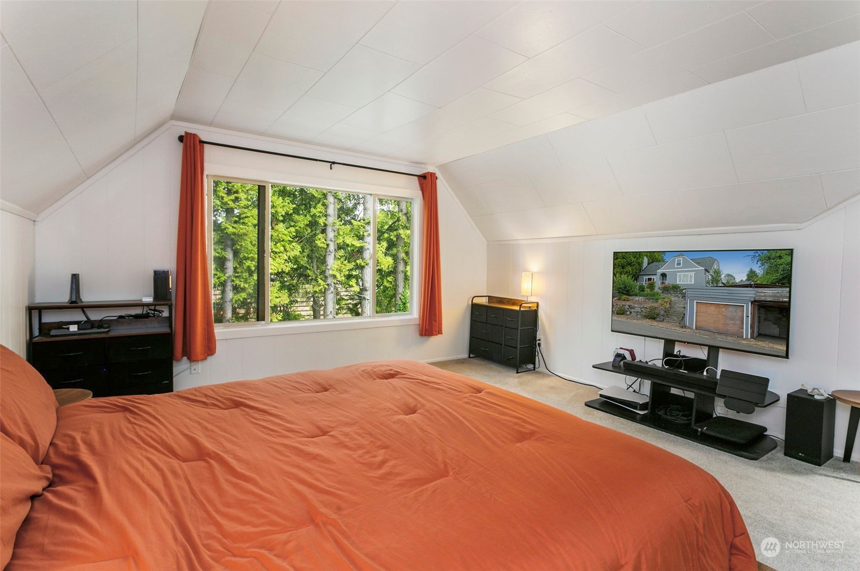 710 Prospect Avenue North Kent, WA 98031 - Photo 21 of 37 a bedroom with a bed and a television