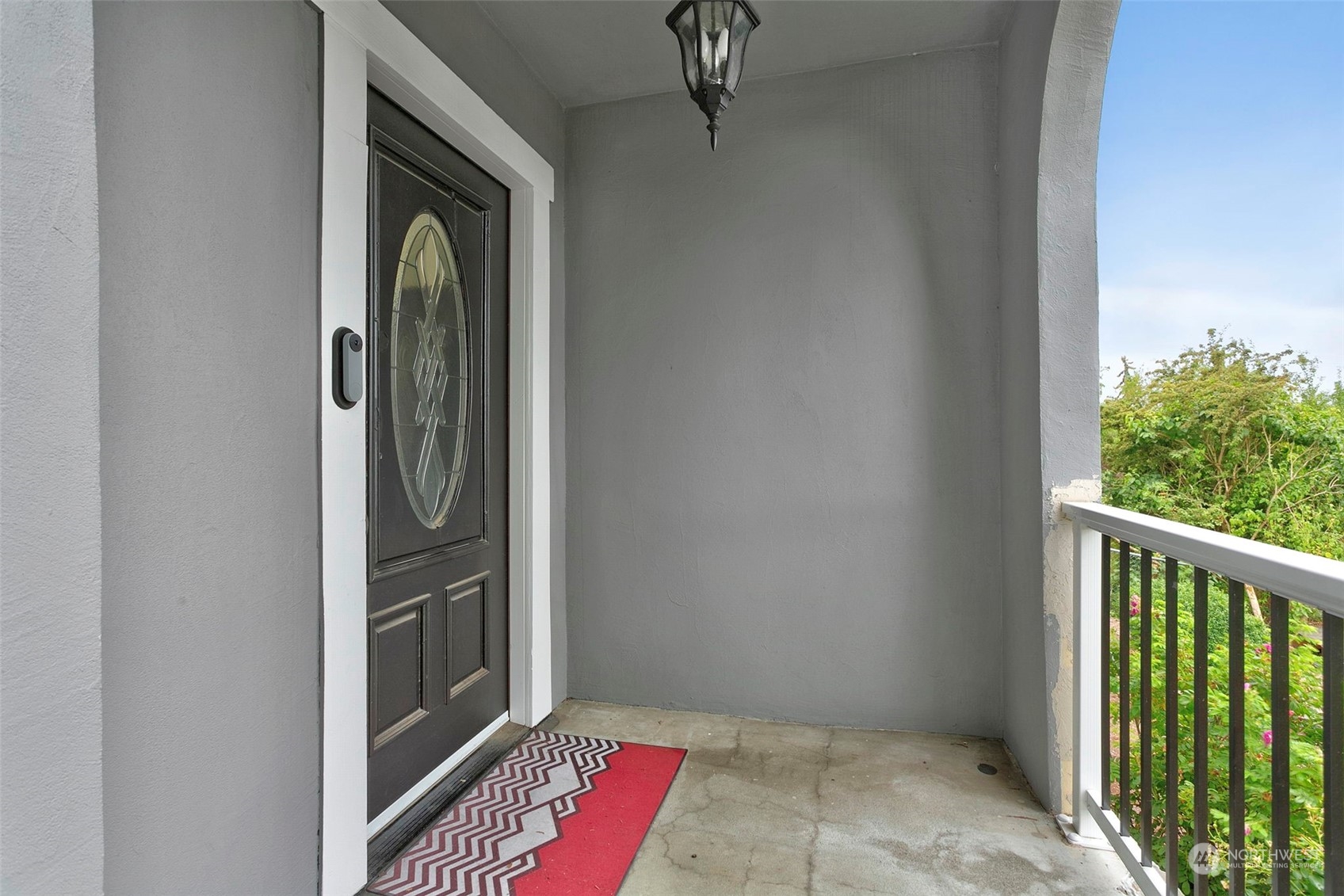 710 Prospect Avenue North Kent, WA 98031 - Photo 6 of 37 a view of a hallway with wooden floor and a window