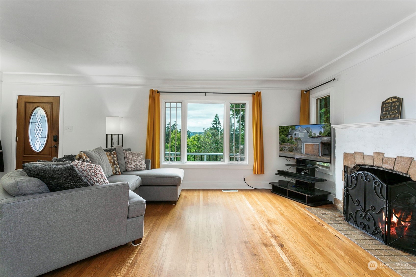 710 Prospect Avenue North Kent, WA 98031 - Photo 8 of 37 a living room with furniture and a fireplace