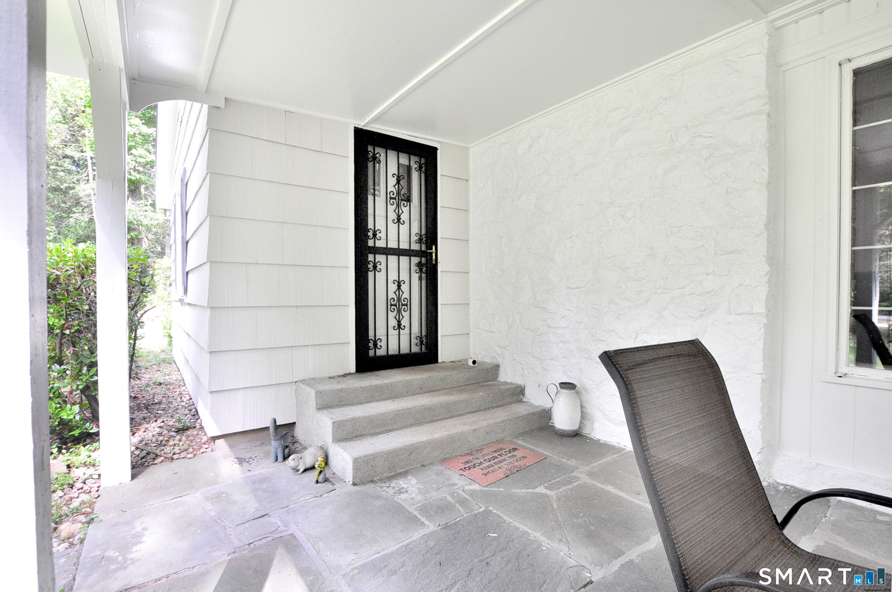 6 Raymond Road Avon, CT 06001 - Photo 5 of 38 Gallery Image 5