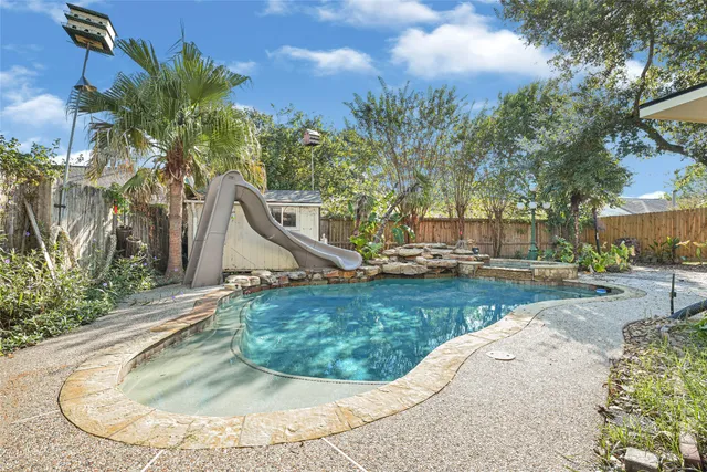 $339,000 | 330 Welford Lane, Highlands, TX 77562