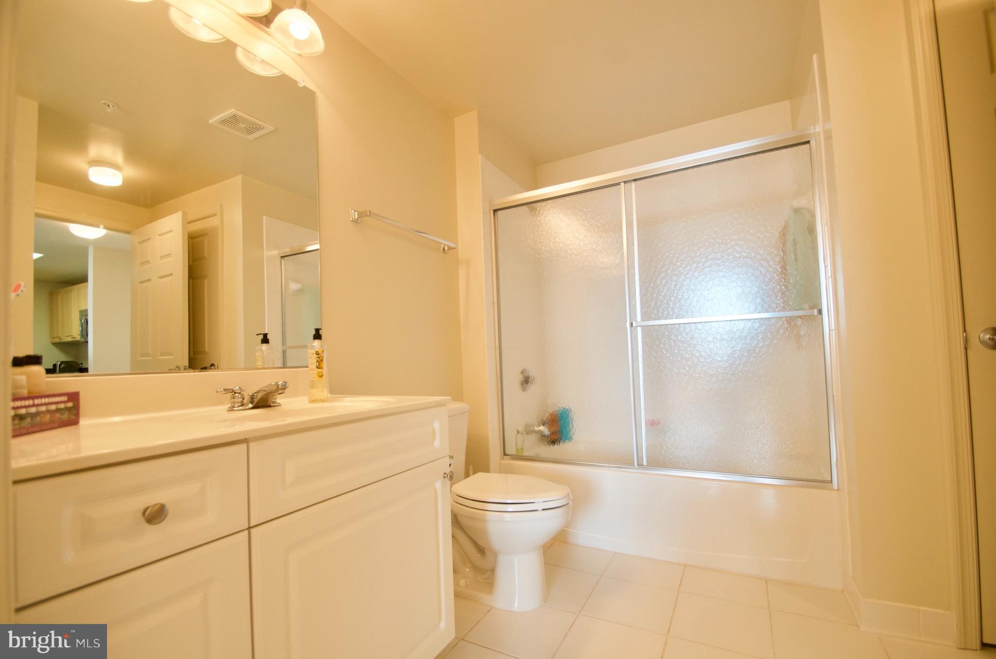 2726 Gallows Road, Unit 917 Vienna, VA 22180 - Photo 13 of 25 Bedroom