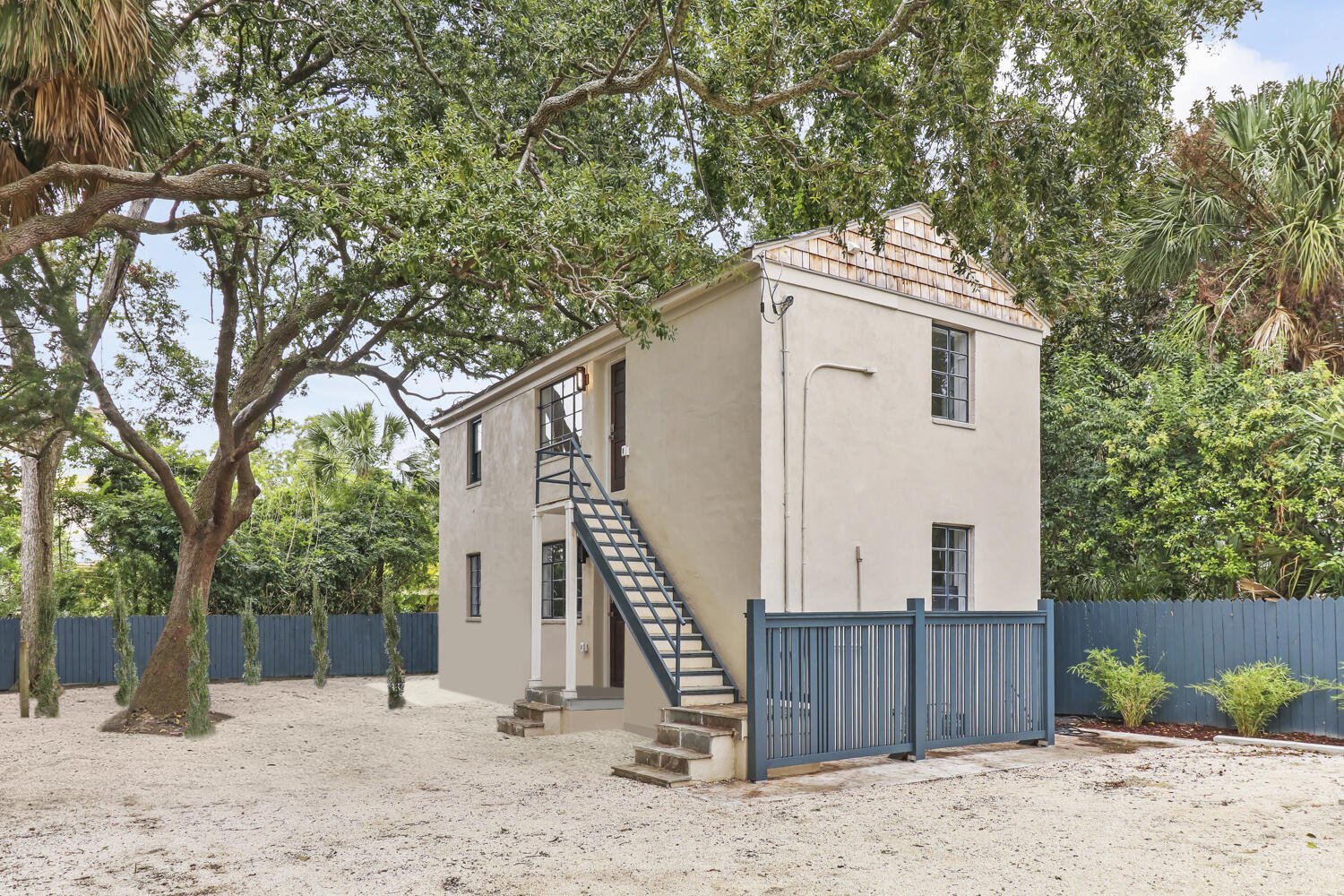 19 Smith Street, Unit F Charleston, SC 29401 - Photo 2 of 20 19 Smith Street, D, Charleston 29401-1