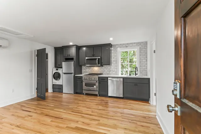 $2,500 | 19 Smith Street, Unit F, Charleston, SC 29401