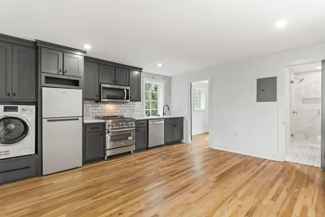 $2,500 | 19 Smith Street, Unit F, Charleston, SC 29401