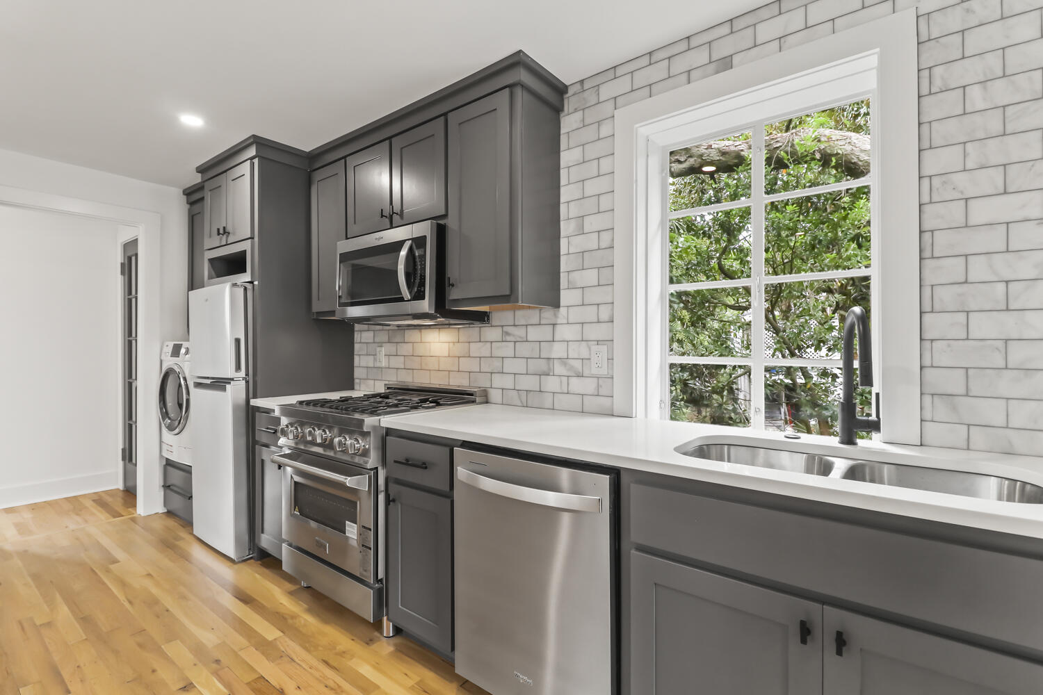 19 Smith Street, Unit F Charleston, SC 29401 - Photo 7 of 20 19 Smith Street, D, Charleston 29401-6