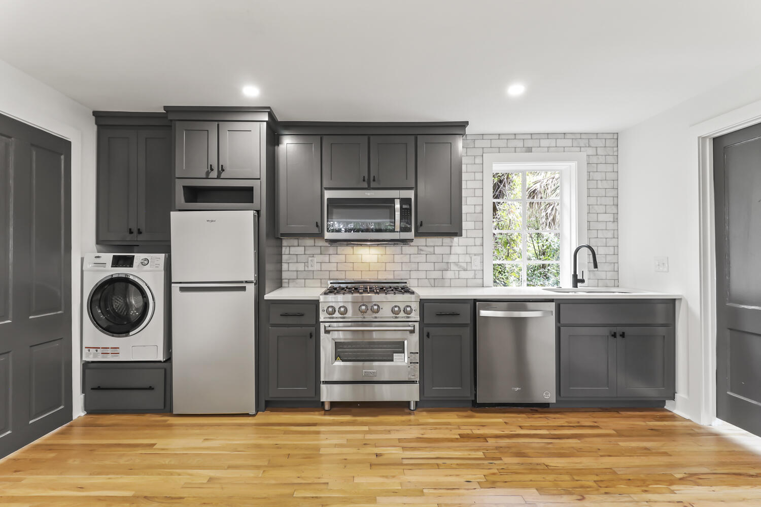 19 Smith Street, Unit F Charleston, SC 29401 - Photo 8 of 20 19 Smith Street, D, Charleston 29401-7