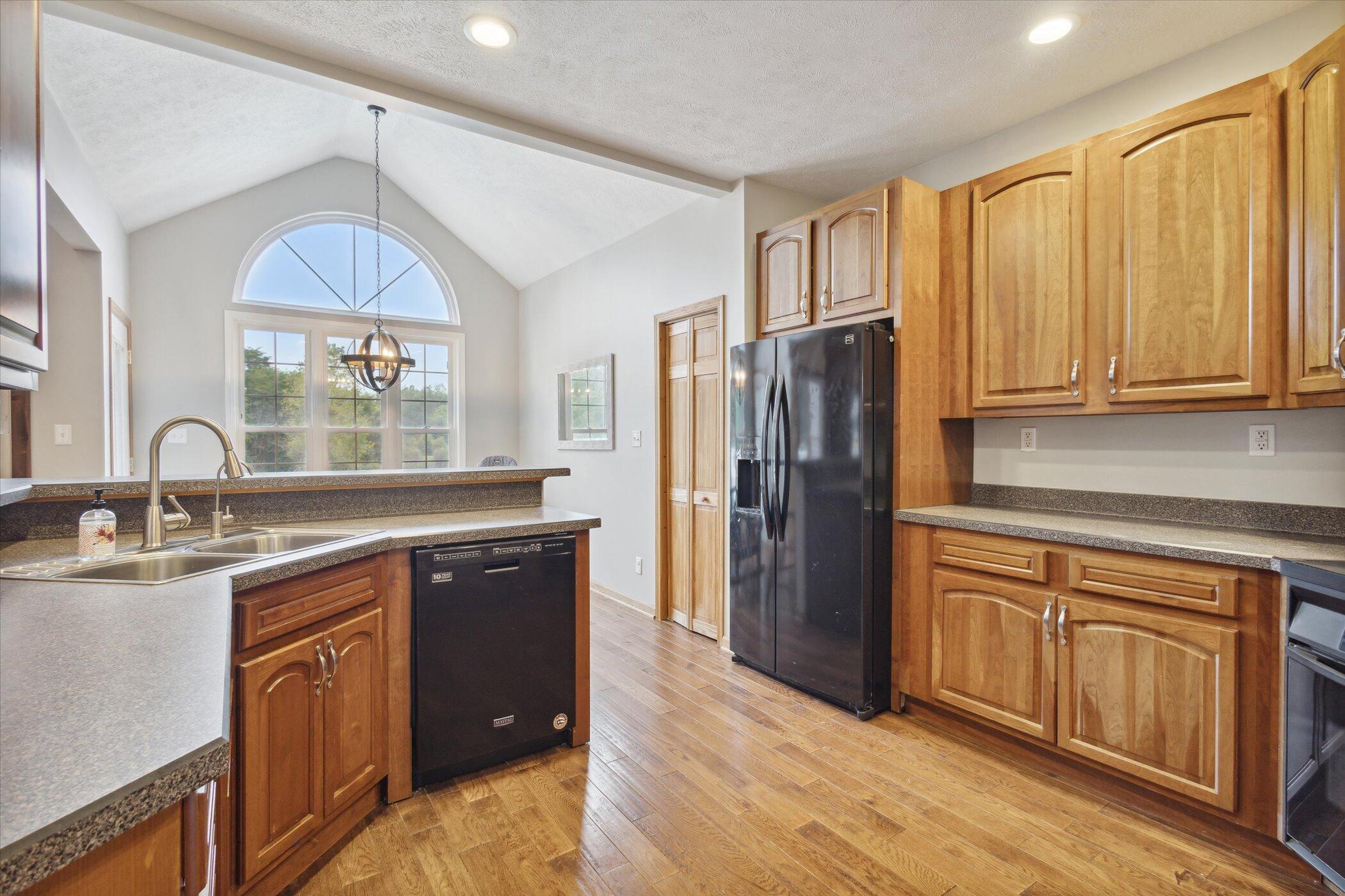 714 O'Brien Road Jackson, MI 49201 - Photo 18 of 63 21-714-O'Brien-Rd-Jackson-MI-49201-Windo