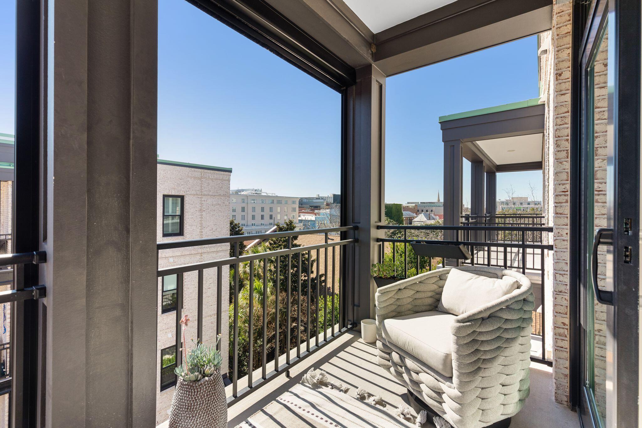 21 George Street, Unit 407 Charleston, SC 29401 - Photo 29 of 34 21georgeunit407-keeneyemarketing-032