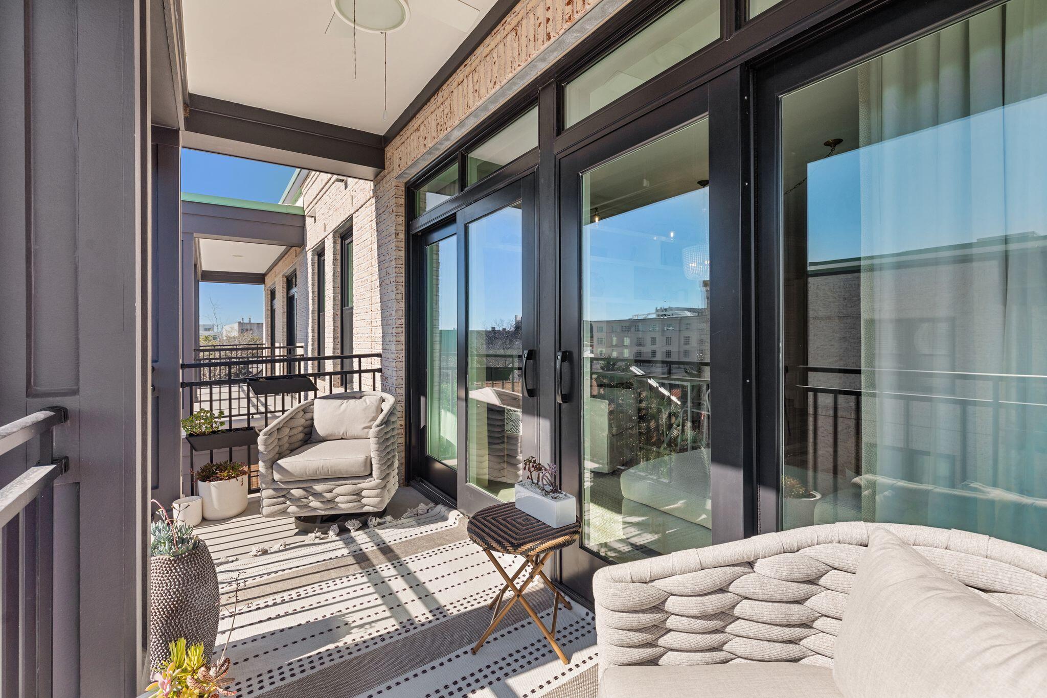 21 George Street, Unit 407 Charleston, SC 29401 - Photo 30 of 34 21georgeunit407-keeneyemarketing-033