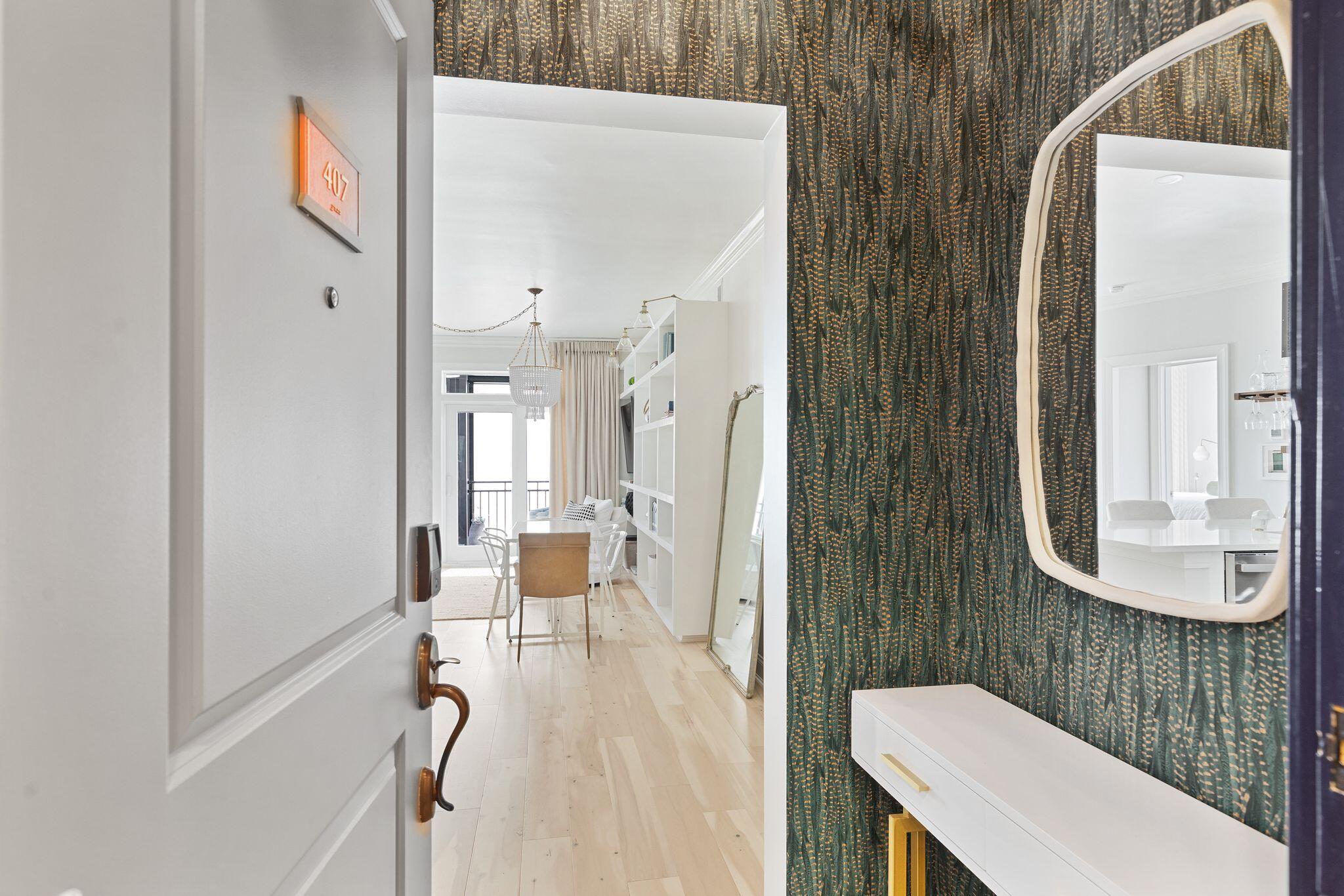 21 George Street, Unit 407 Charleston, SC 29401 - Photo 3 of 34 21georgeunit407-keeneyemarketing-004