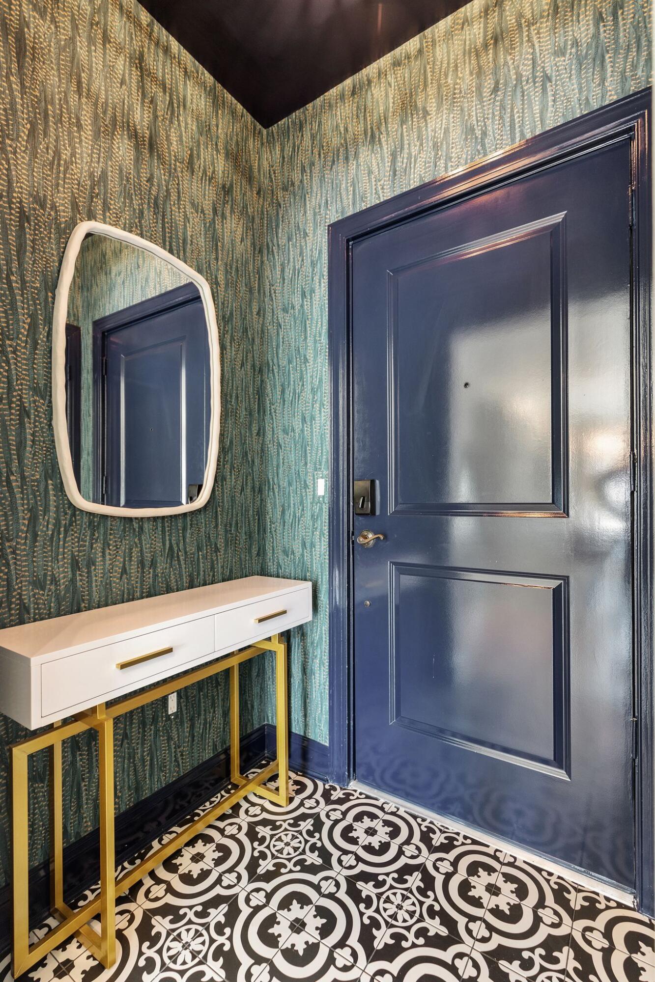 21 George Street, Unit 407 Charleston, SC 29401 - Photo 4 of 34 21georgeunit407-keeneyemarketing-005