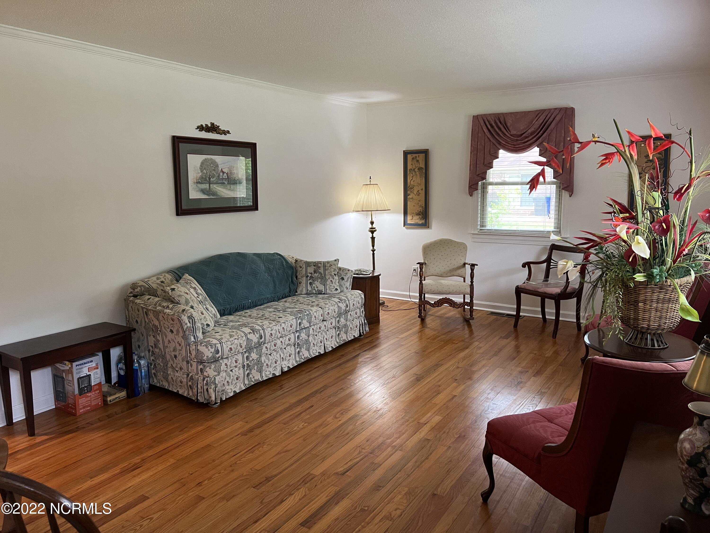 402 Pineview Road Clinton, NC 28328 - Photo 13 of 31 Living room with beautiful hardwood floors