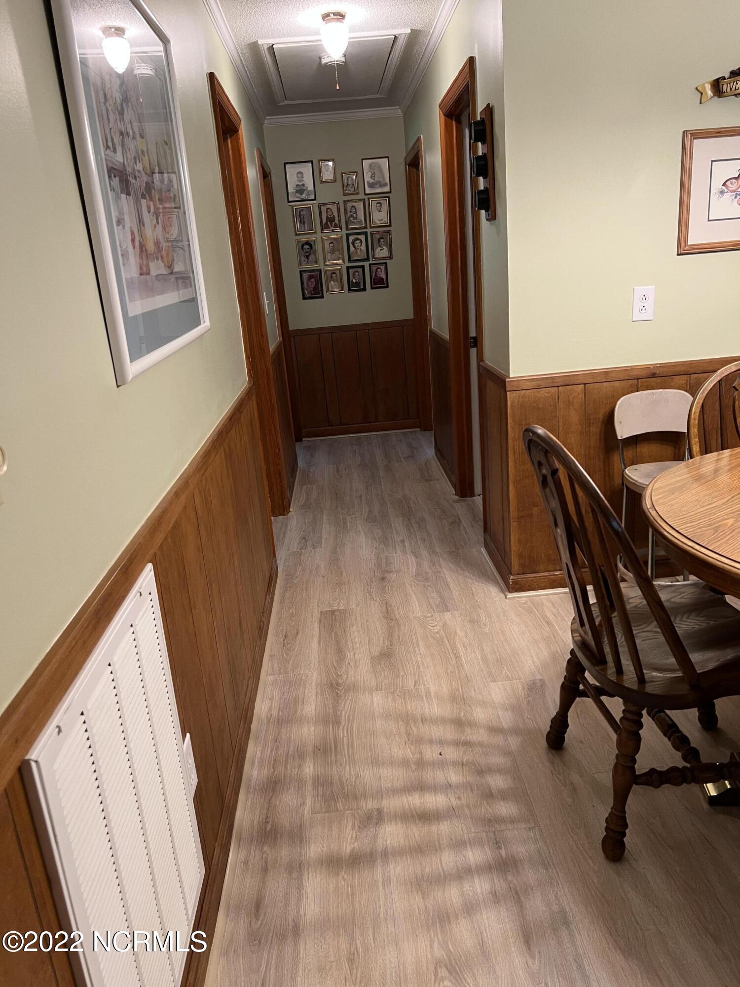 402 Pineview Road Clinton, NC 28328 - Photo 25 of 31 Hallway