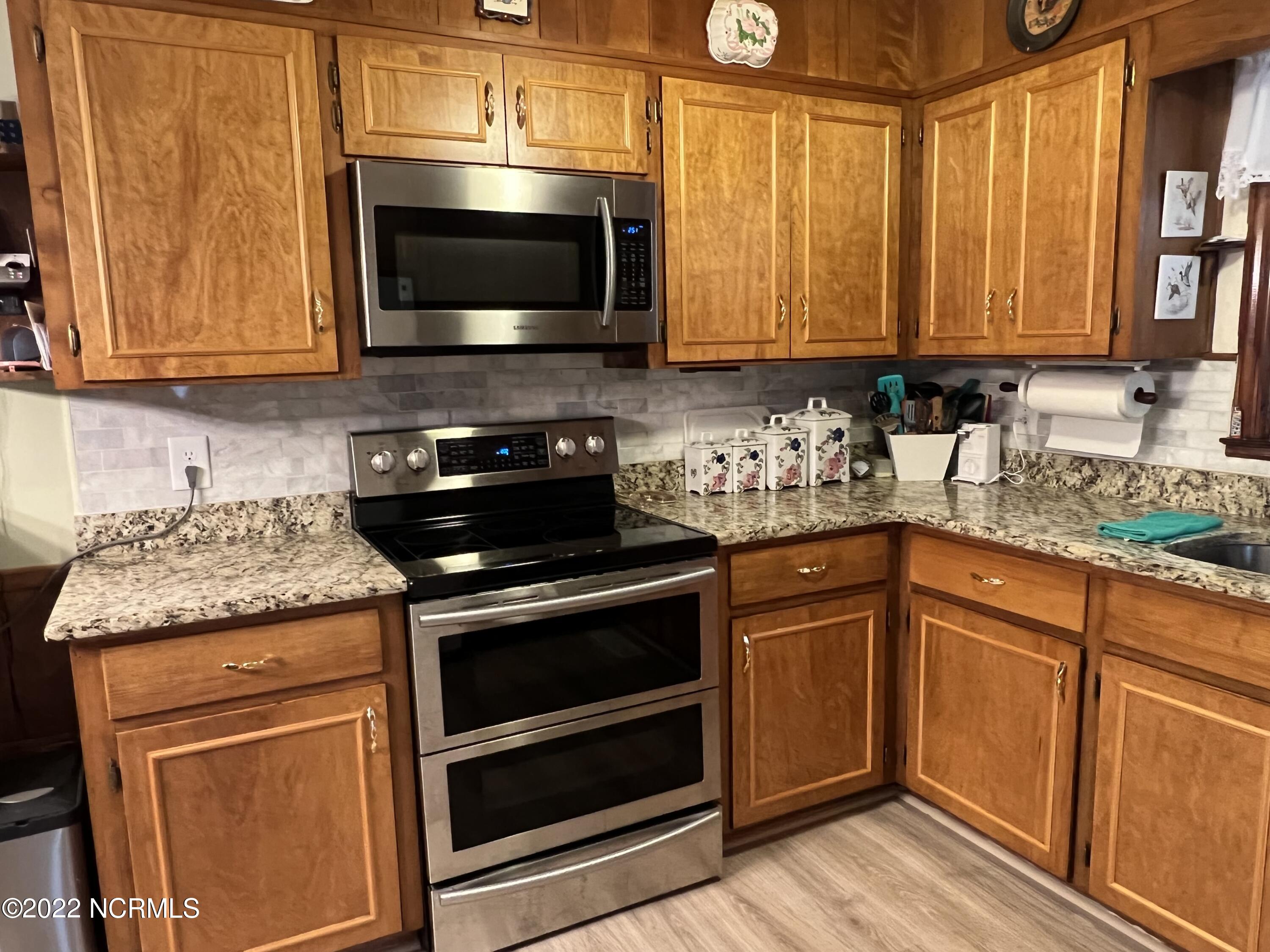 402 Pineview Road Clinton, NC 28328 - Photo 27 of 31 Kitchen