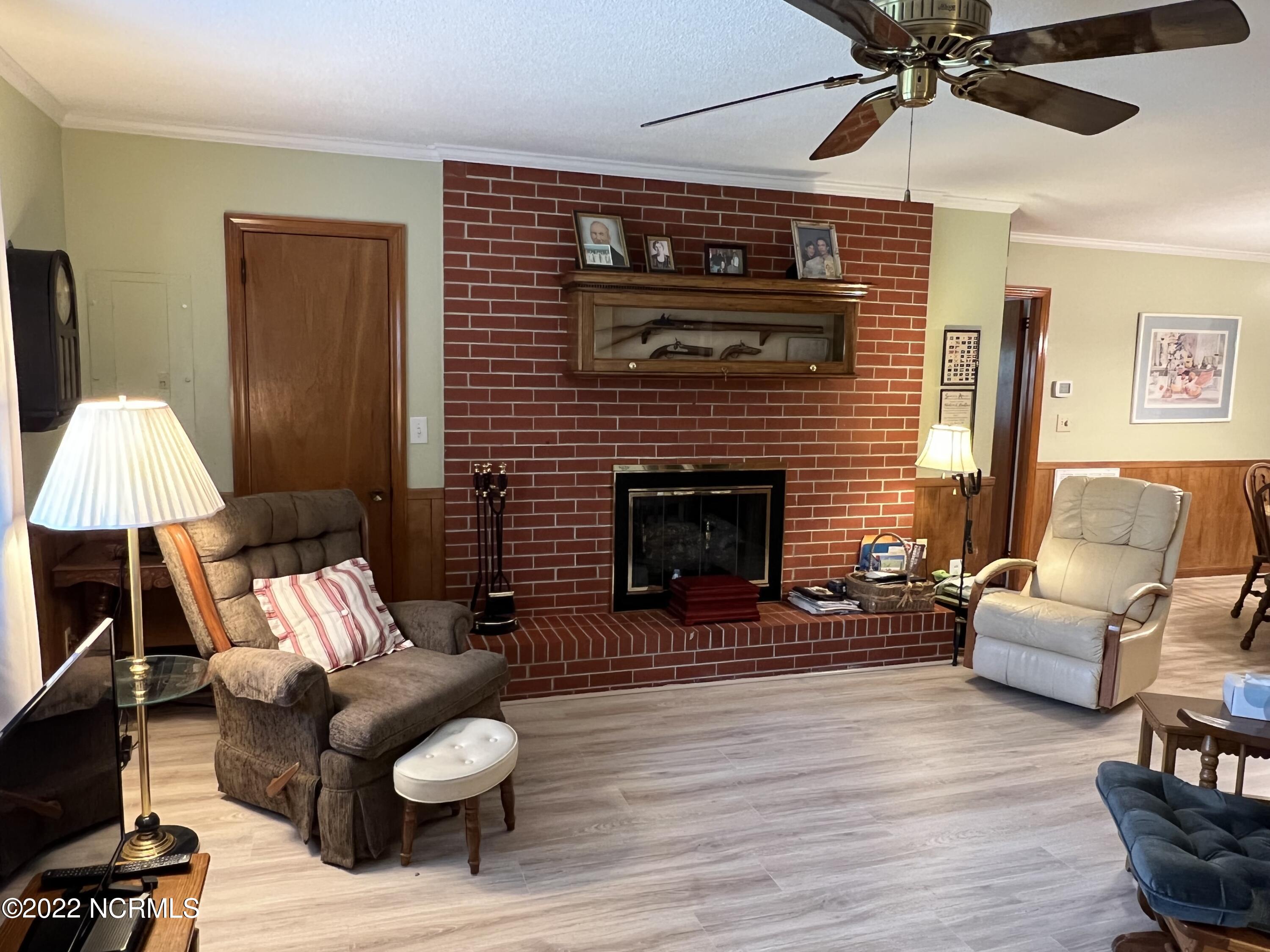 402 Pineview Road Clinton, NC 28328 - Photo 29 of 31 Den