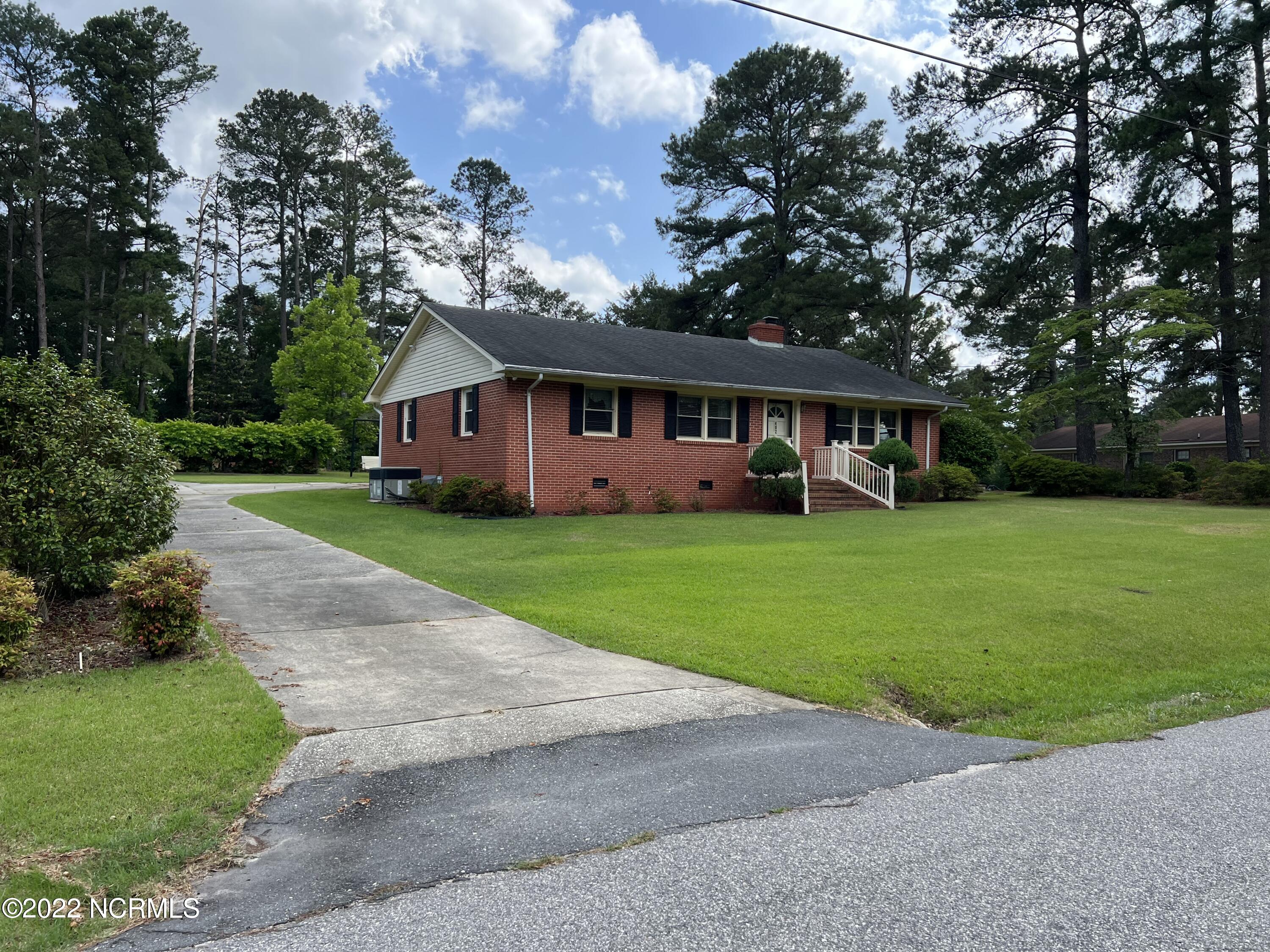 402 Pineview Road Clinton, NC 28328 - Photo 3 of 31 Street