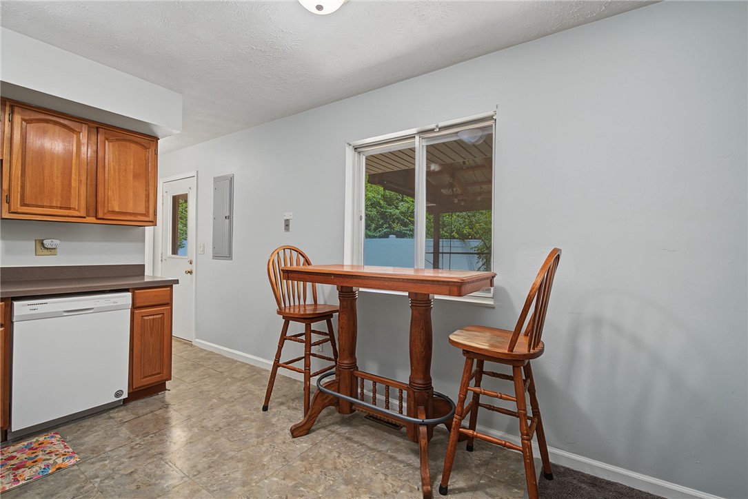 7481 Mohawk Trail Road Dayton, OH 45459 - Photo 12 of 37