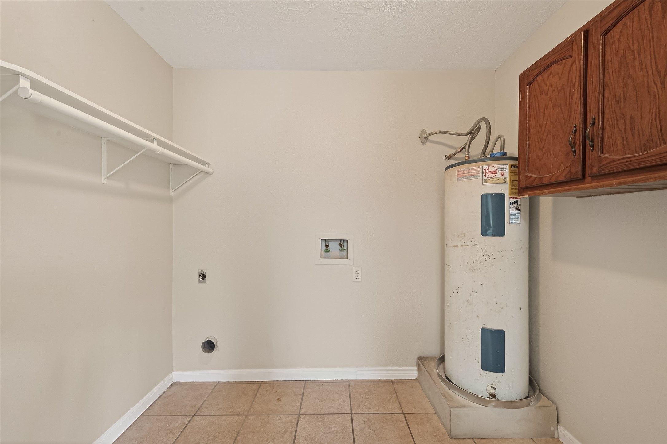 9503 Turtle Log Trail Houston, TX 77064 - Photo 40 of 41 a bathroom with a shower