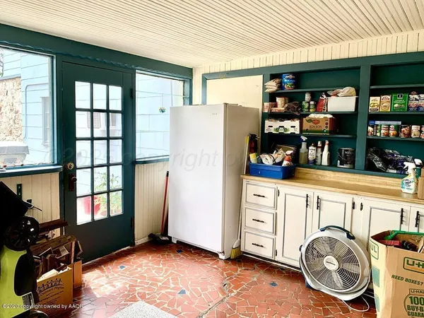 a view of kitchen with washer and dryer