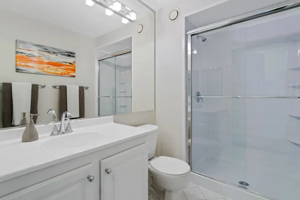 $5,200 | 345 North LaSalle Drive, Unit 3902, Chicago, IL 60654