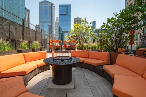 $5,200 | 345 North LaSalle Drive, Unit 3902, Chicago, IL 60654