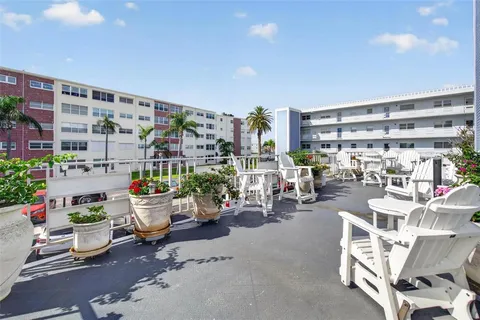 $330,000 | 5555 Gulf Boulevard, Unit 402, St. Pete Beach, FL 33706