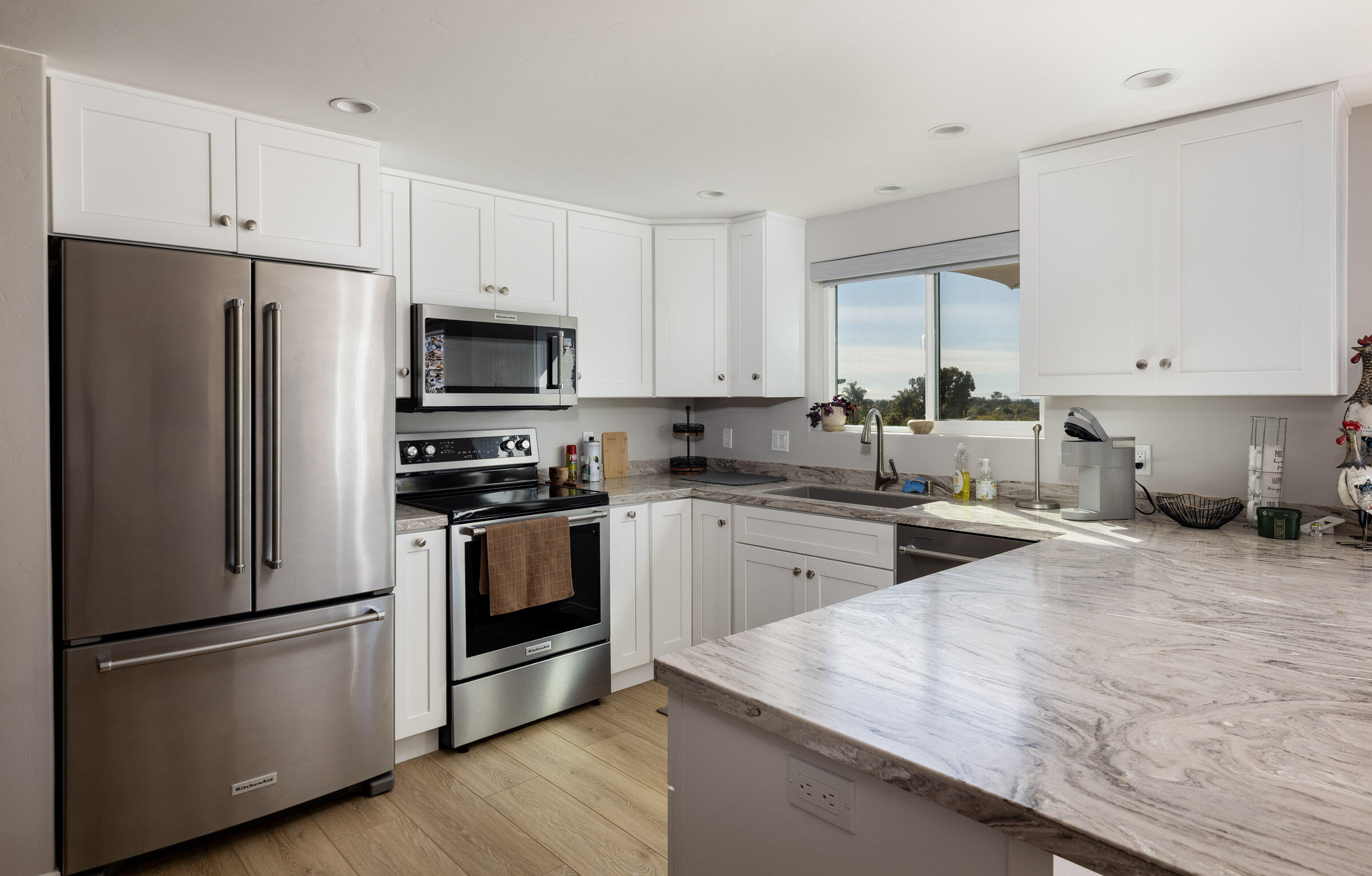 200 Ellwood Ridge Road Goleta, CA 93117 - Photo 26 of 57 Downstairs Guest Apartment Kitchen