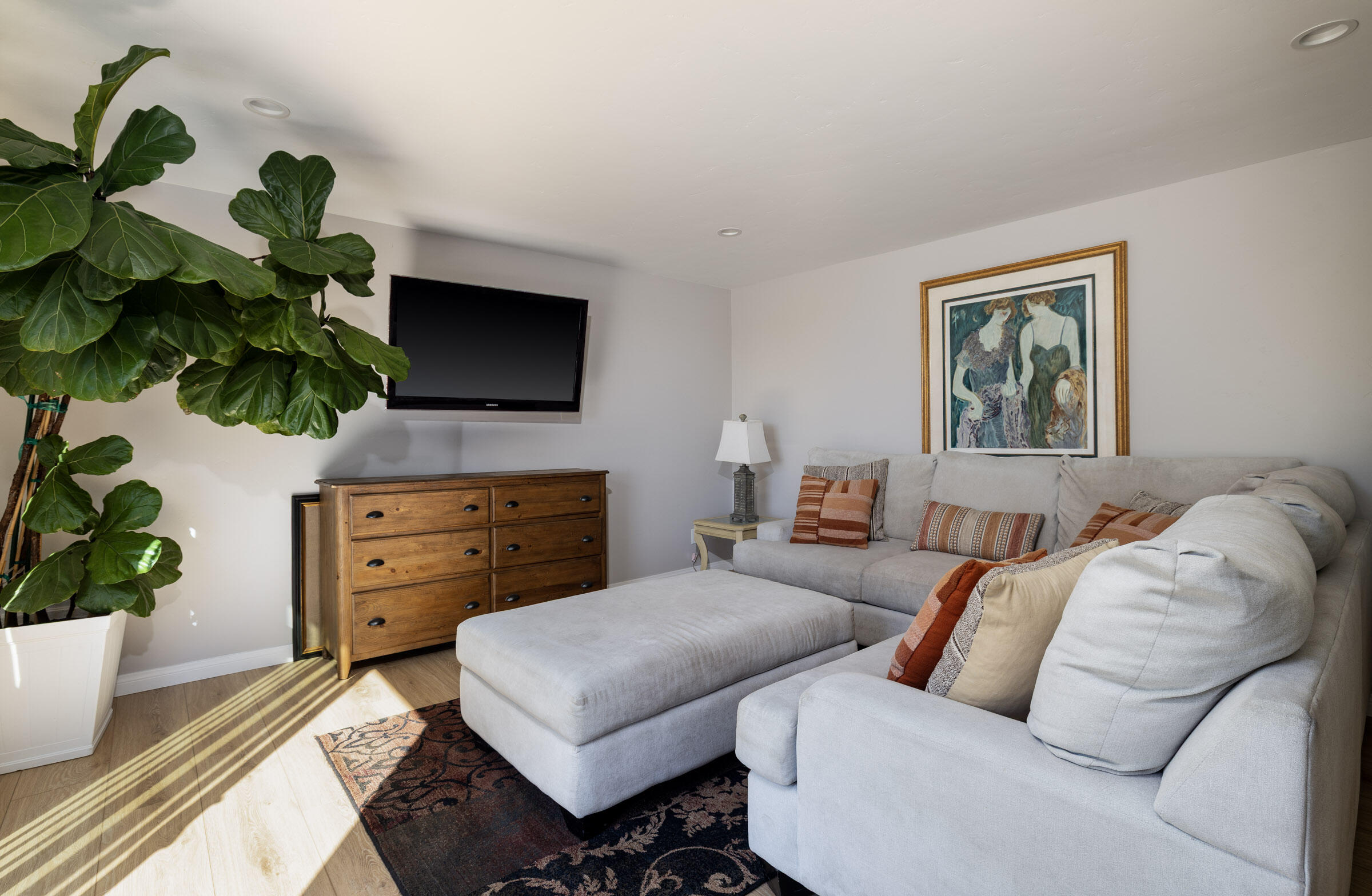 200 Ellwood Ridge Road Goleta, CA 93117 - Photo 27 of 57 Downstairs Guest Apartment Living