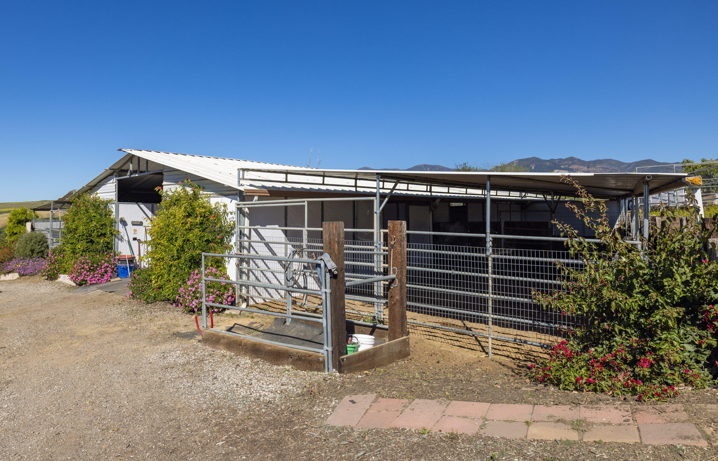 200 Ellwood Ridge Road Goleta, CA 93117 - Photo 46 of 57 Wash area
