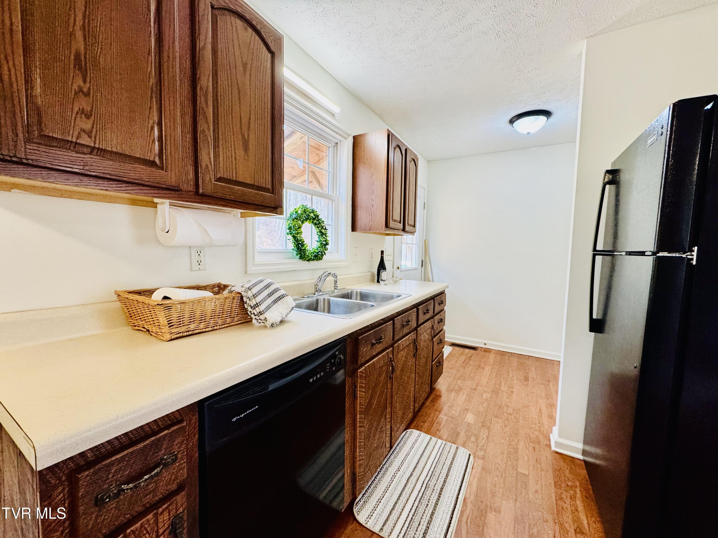 474 Long Hollow Road Elizabethton, TN 37643 - Photo 13 of 40 IMG_9136