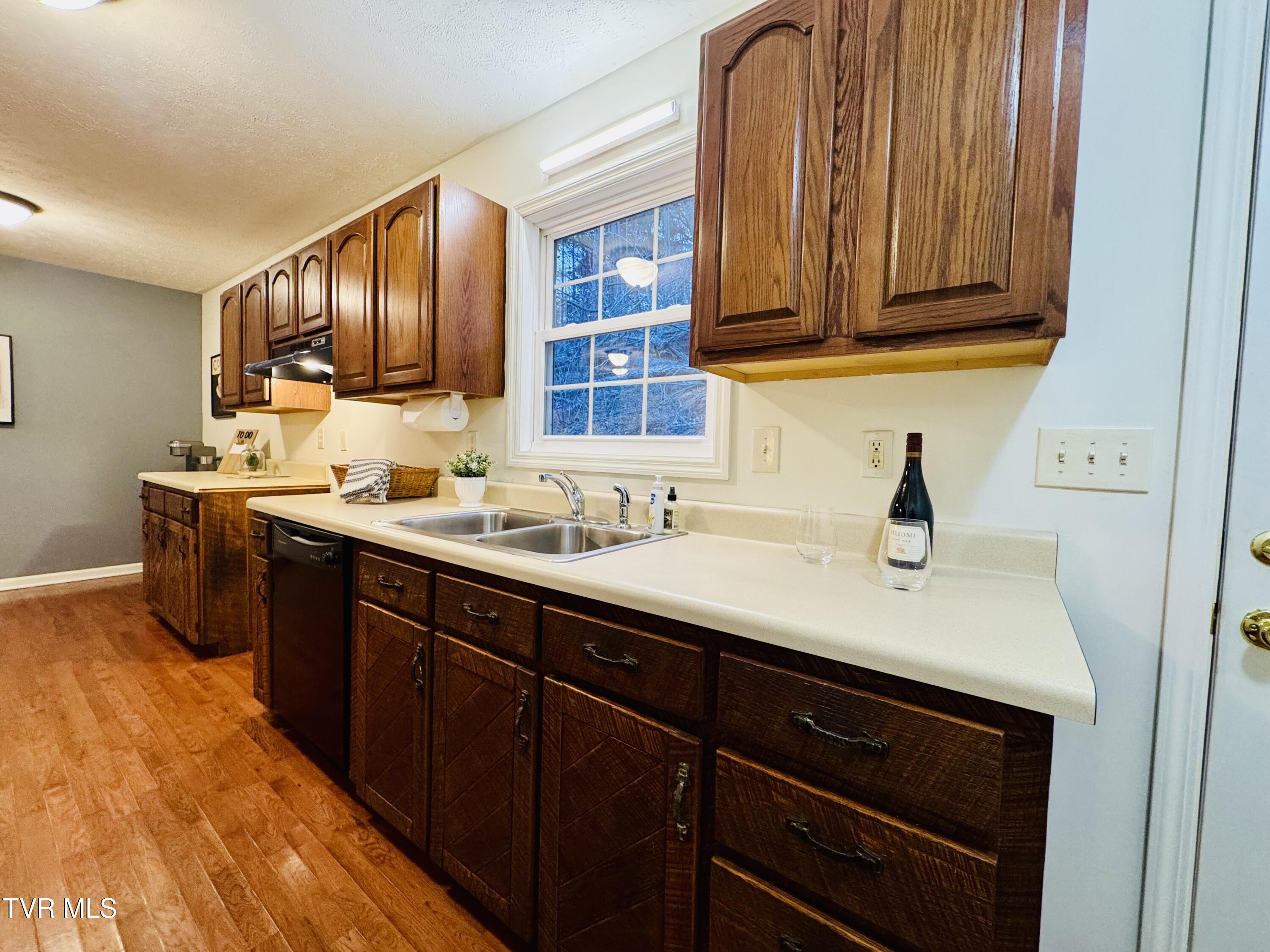 474 Long Hollow Road Elizabethton, TN 37643 - Photo 14 of 40 IMG_9090