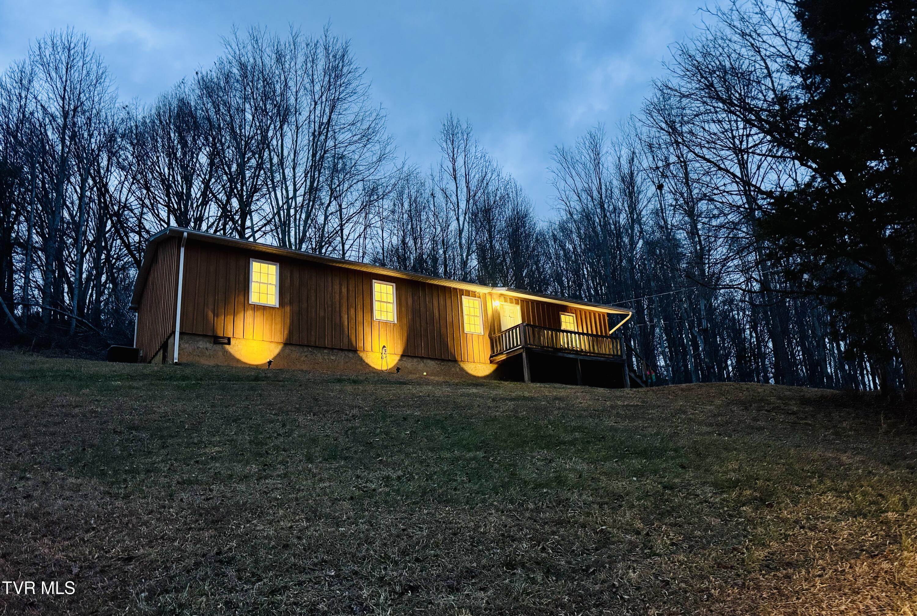474 Long Hollow Road Elizabethton, TN 37643 - Photo 2 of 40 IMG_9188