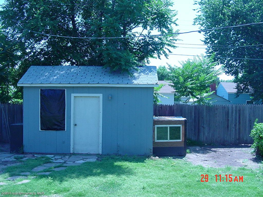 4007 Cline Road Amarillo, TX 79110 - Photo 10 of 11 a backyard of a house with potted plants and large tree