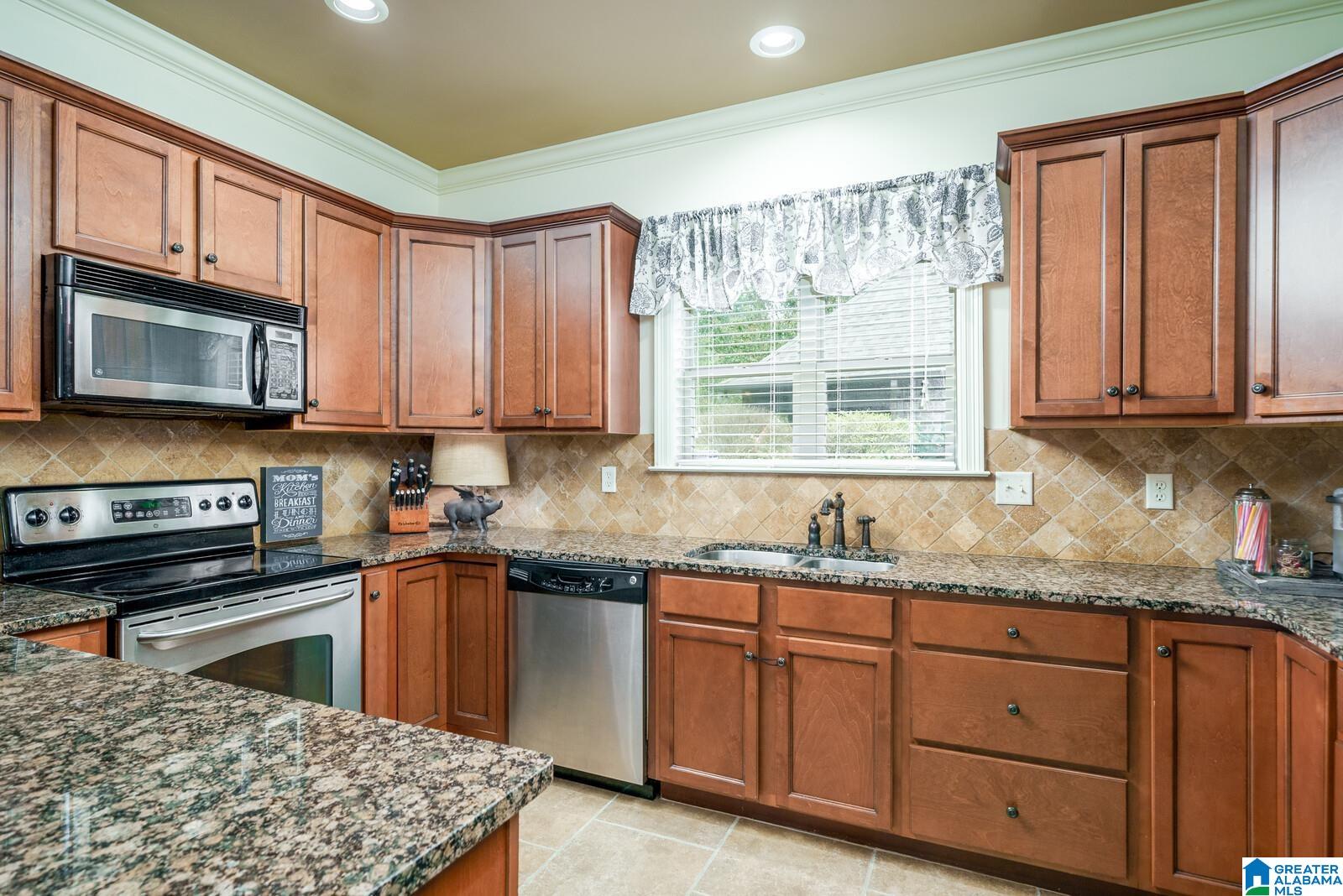 449 Heathersage Road Alabaster, AL 35114 - Photo 7 of 32