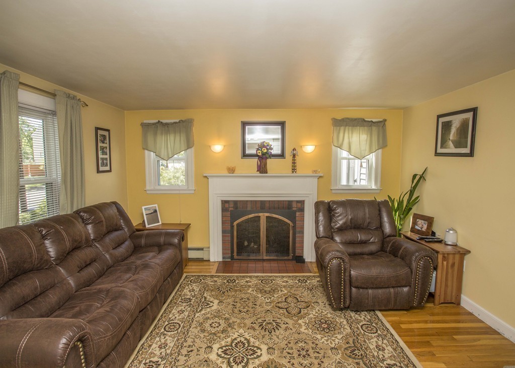 102 Wilkins Road Braintree, MA 02184 - Photo 4 of 29 Gallery Image 4