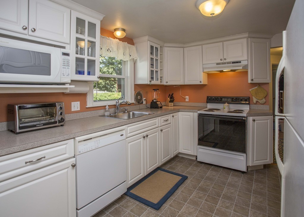 102 Wilkins Road Braintree, MA 02184 - Photo 7 of 29 Gallery Image 7