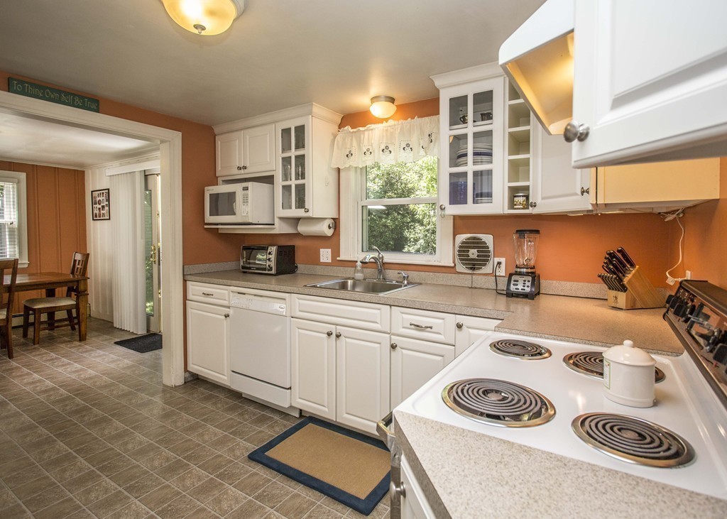 102 Wilkins Road Braintree, MA 02184 - Photo 8 of 29 Gallery Image 8