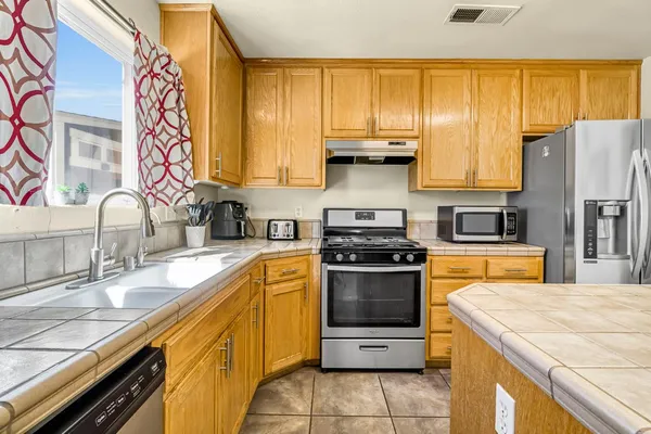 $459,900 | 1050 Monterey Street, Madera, CA 93637