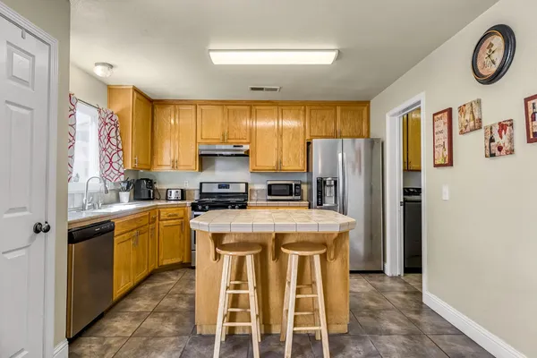 $459,900 | 1050 Monterey Street, Madera, CA 93637