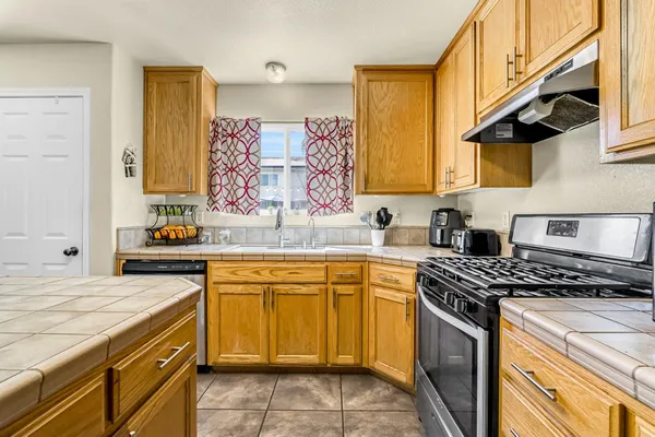 $459,900 | 1050 Monterey Street, Madera, CA 93637