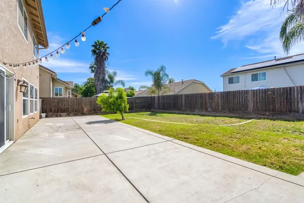 $459,900 | 1050 Monterey Street, Madera, CA 93637