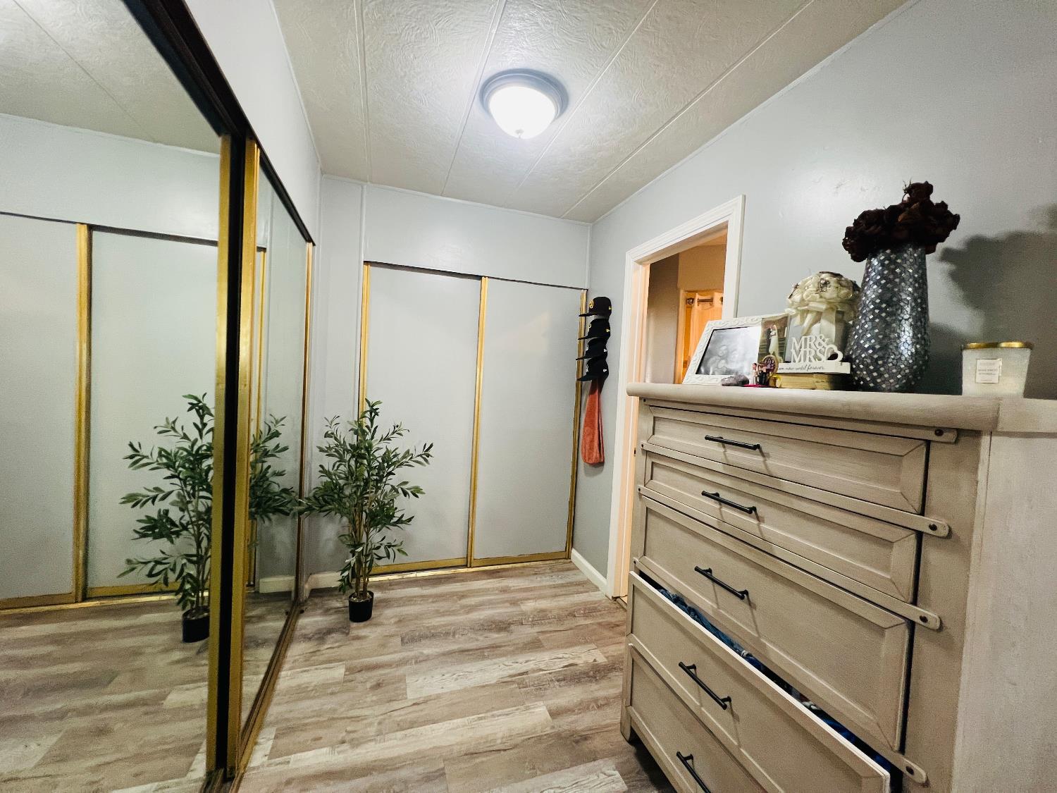 2845 East E Hatch Road, Unit 86 Ceres, CA 95351 - Photo 23 of 32 a view of hallway with potted plants