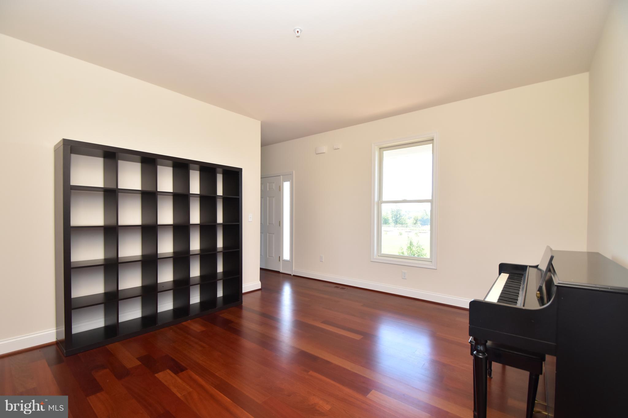 830 Holy Cross Road Street, MD 21154 - Photo 13 of 30 Living Room