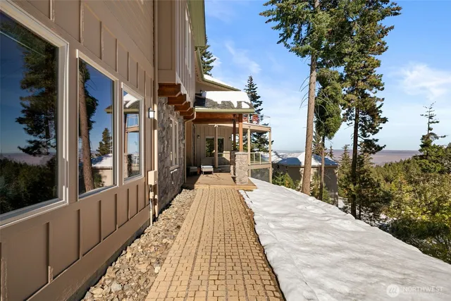 $949,000 | 6760 Forest Ridge Drive, Wenatchee, WA 98801