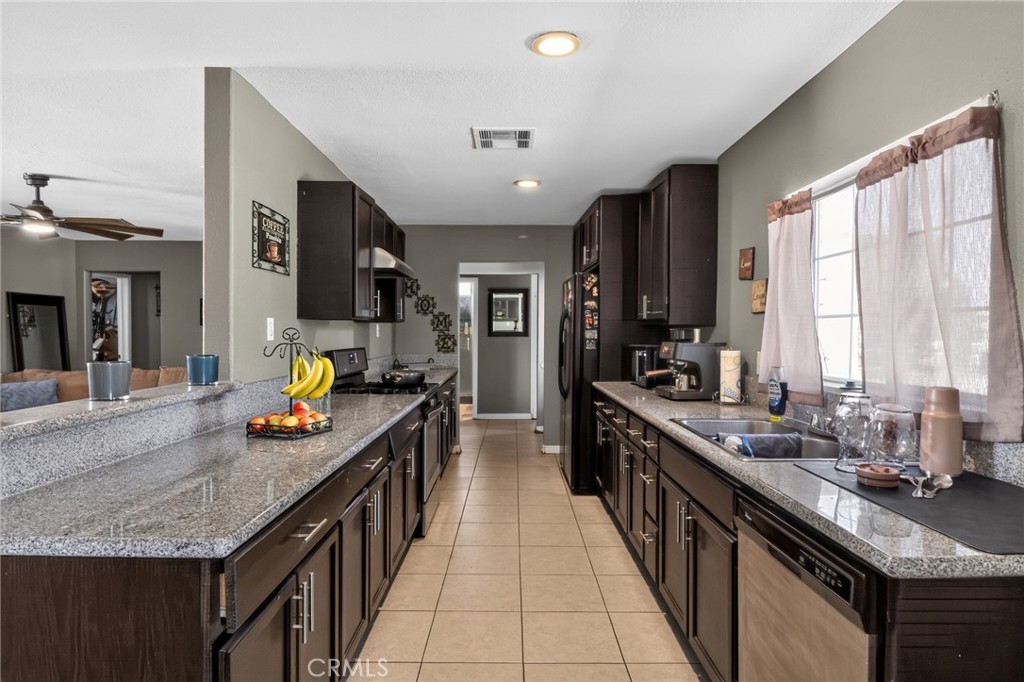 13477 Rancherias Road Apple Valley, CA 92308 - Photo 7 of 44